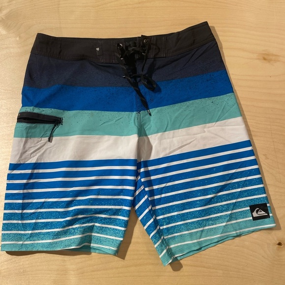 Quiksilver Men's Striped Blue Swim Shorts 32 (DP) - Picture 1 of 8